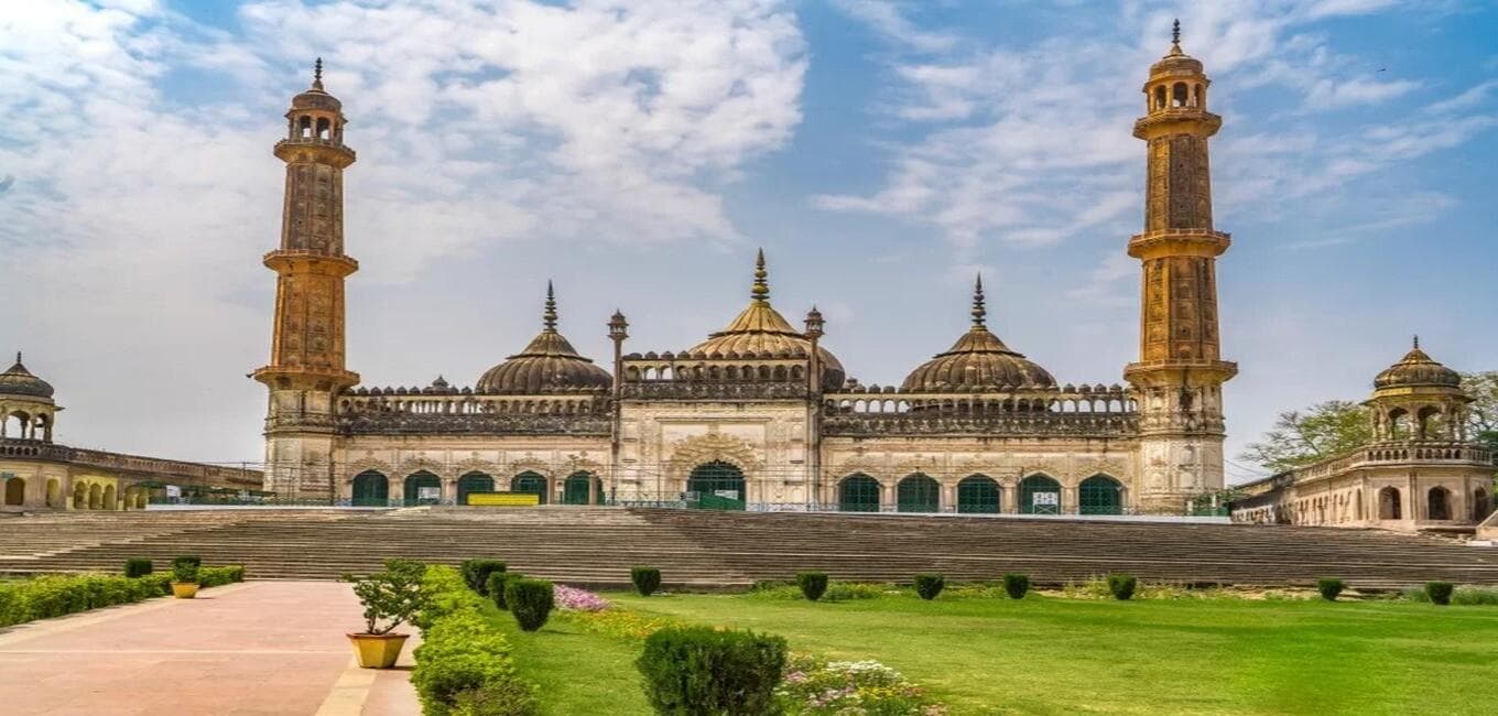 https://api.cabexpresso.com/media/destination_images/Lucknow.jpg.jpg