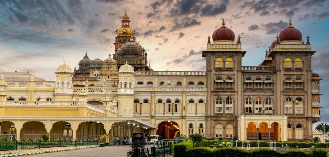 https://api.cabexpresso.com/media/destination_images/Mysore.jpg.jpg