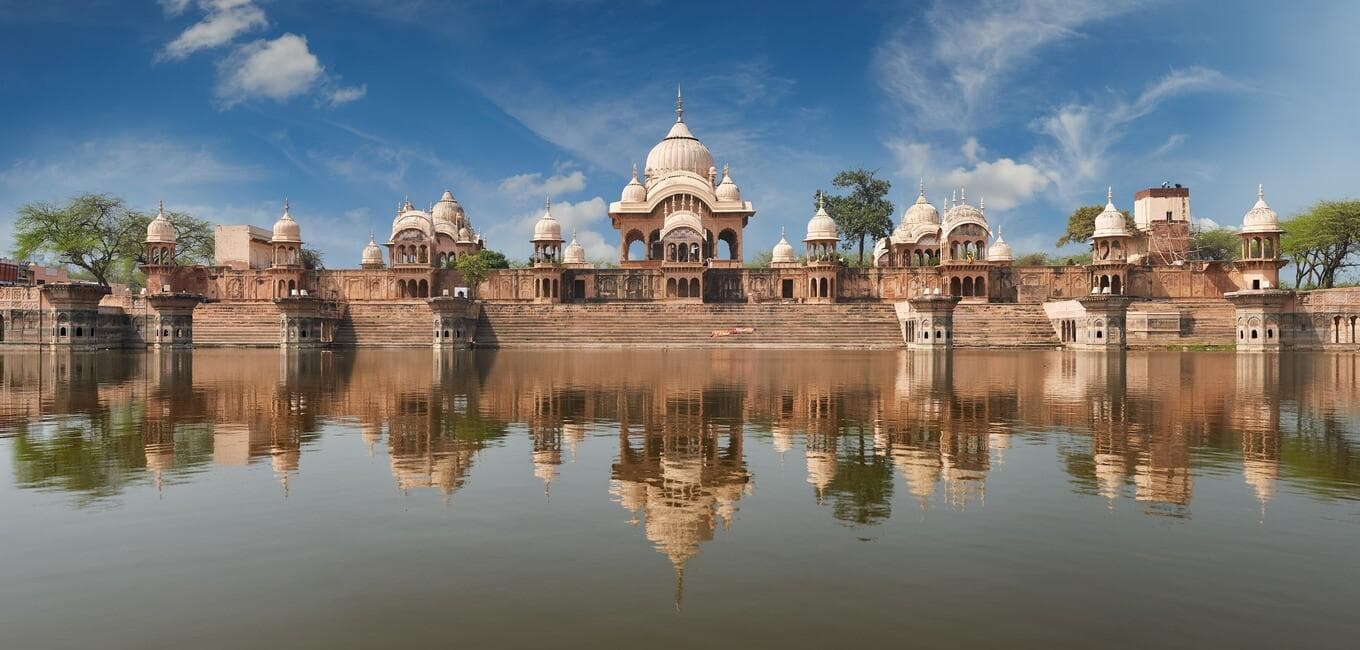 https://api.cabexpresso.com/media/destination_images/Vrindavan.jpg.jpg